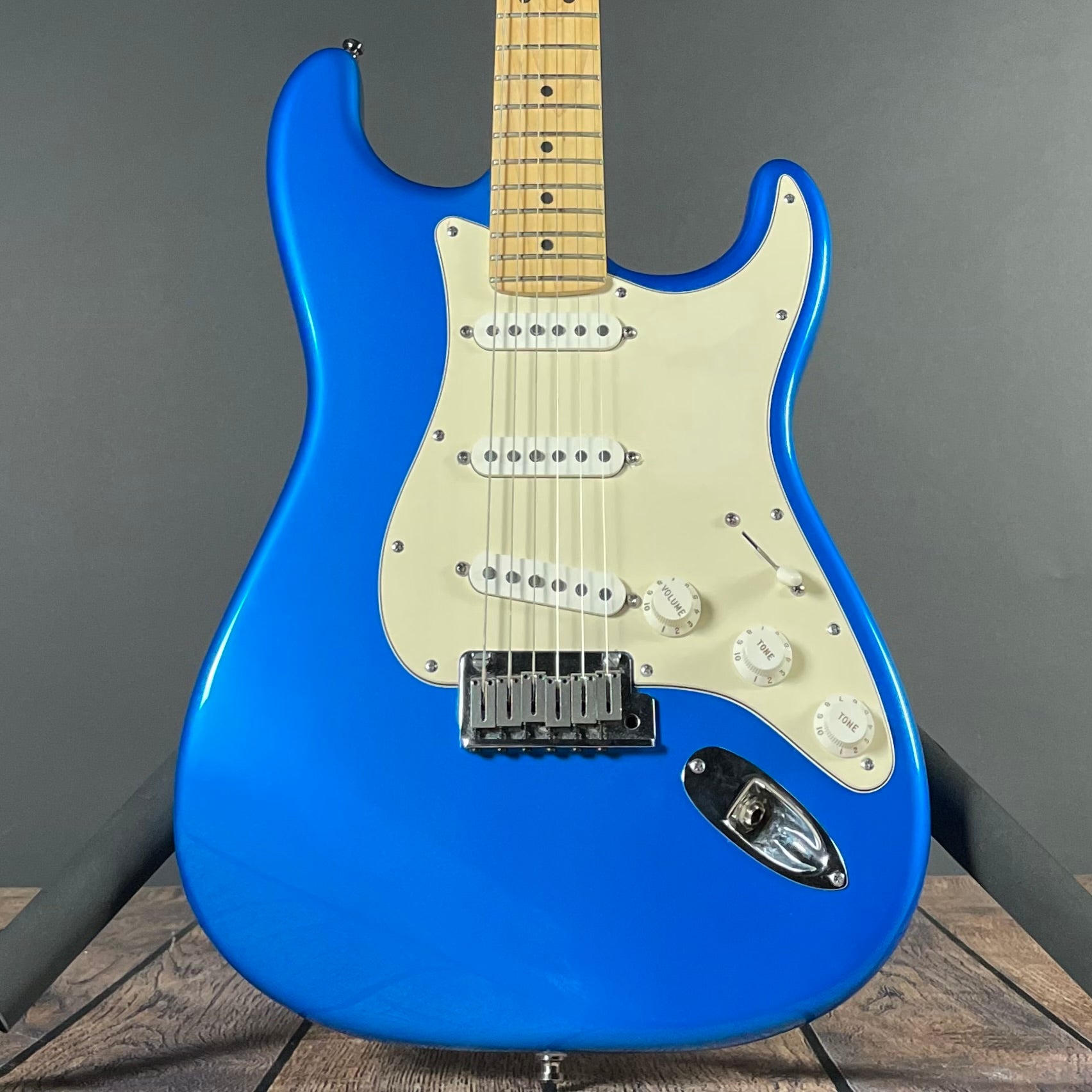 Fender American Standard Stratocaster, Maple Neck w/HSC - Blue (2001)