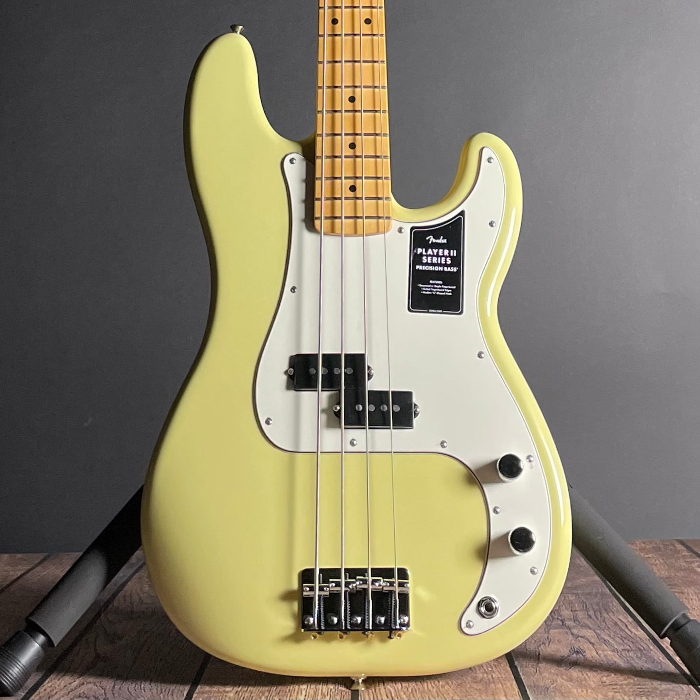 Fender Player II Precision Bass, Maple- Hialeah Yellow (8lbs 2oz)