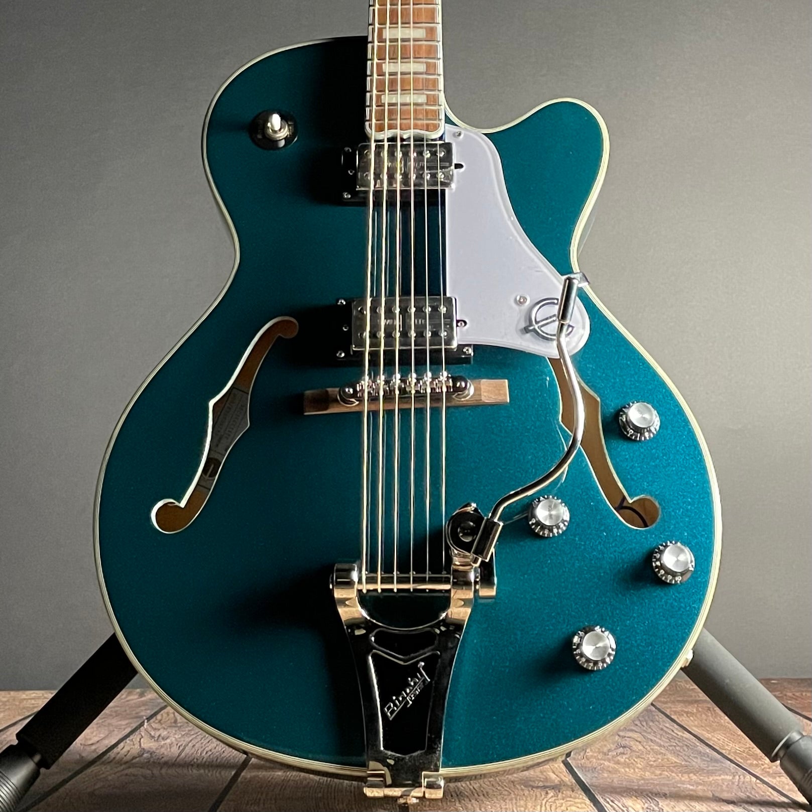 Epiphone Emperor Swingster- Delta Blue Metallic (7lbs 5oz) - Metronome Music Inc.