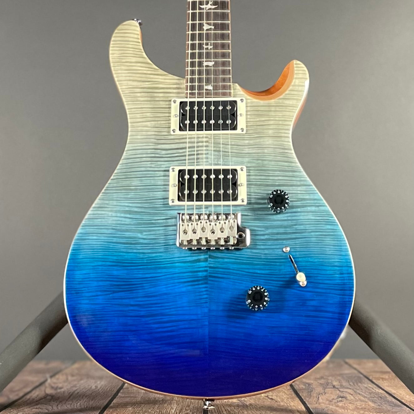 Paul Reed Smith, PRS SE Custom 24, Limited Edition- Blue Fade (7lbs 12oz)