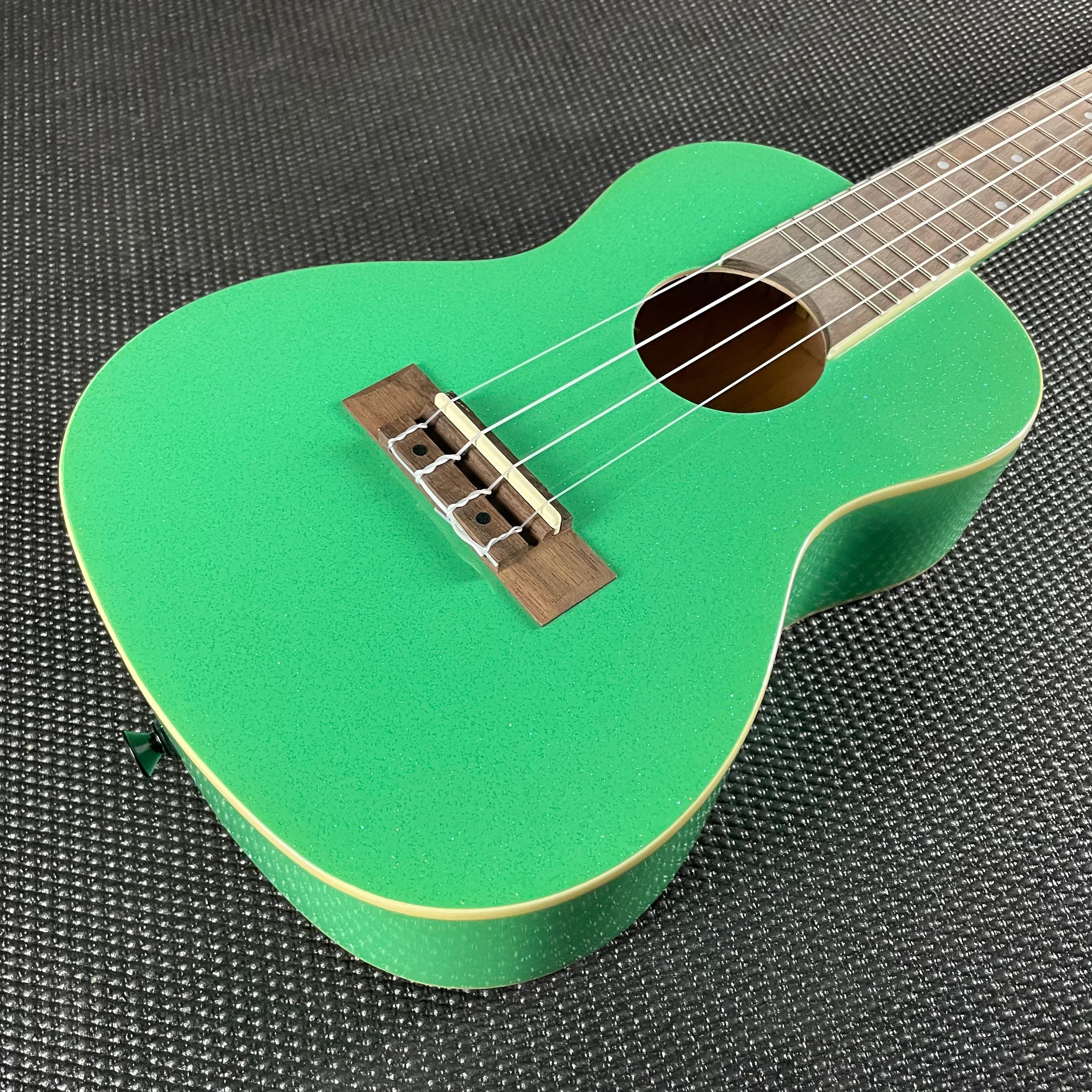 Kala Gatsby Green Sparkle Concert Ukulele - Metronome Music Inc.