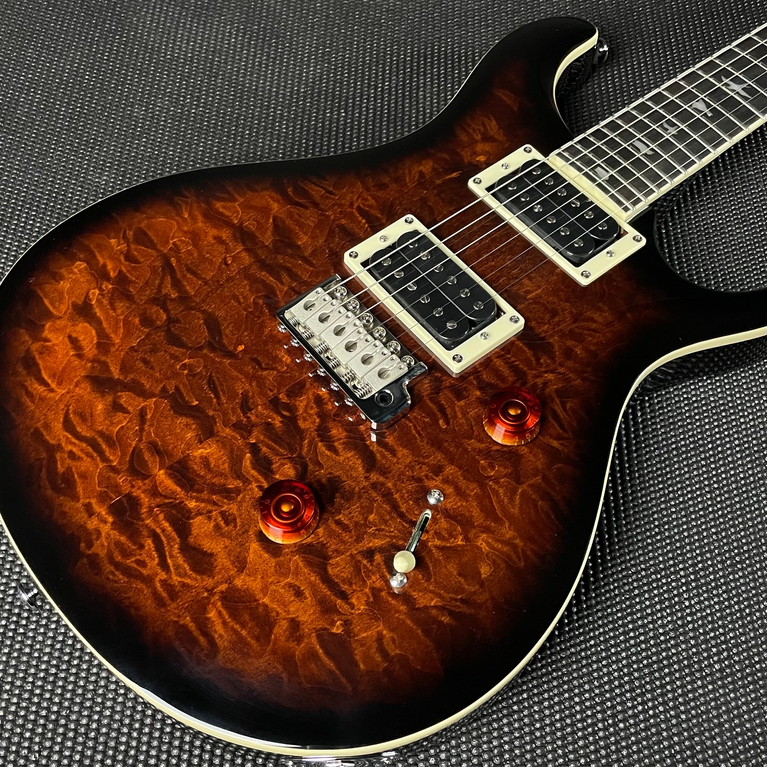 Paul Reed Smith, PRS SE Custom 24 Quilt- Black Gold Burst (CTIF050800) - Metronome Music Inc.