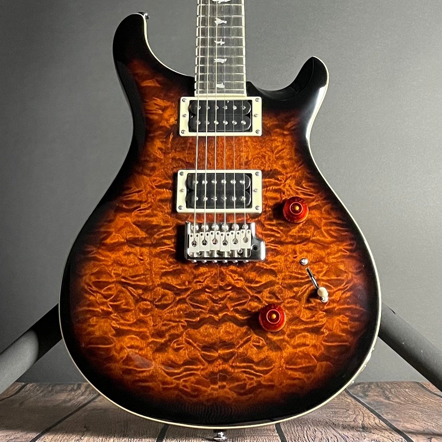 Paul Reed Smith, PRS SE Custom 24 Quilt- Black Gold Burst (CTIF050800) - Metronome Music Inc.