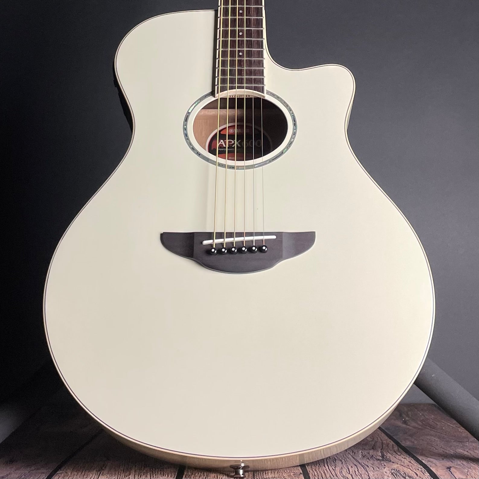 Yamaha APX600 Thinline Acoustic- Vintage White - Metronome Music Inc.