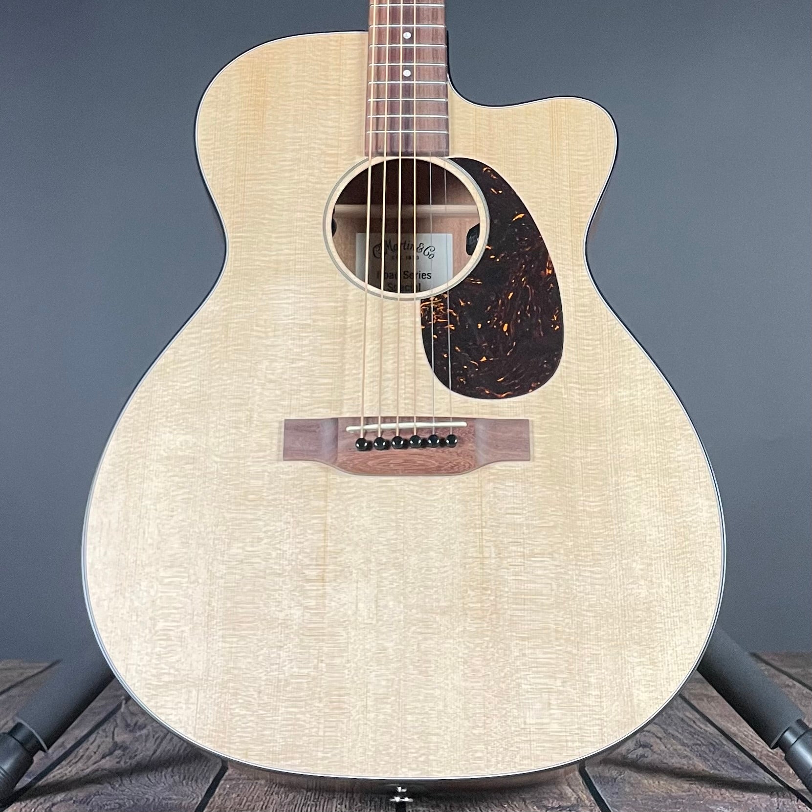 Martin Road Series Special OMC-10E Orchestra w/Softshell Case - Natural