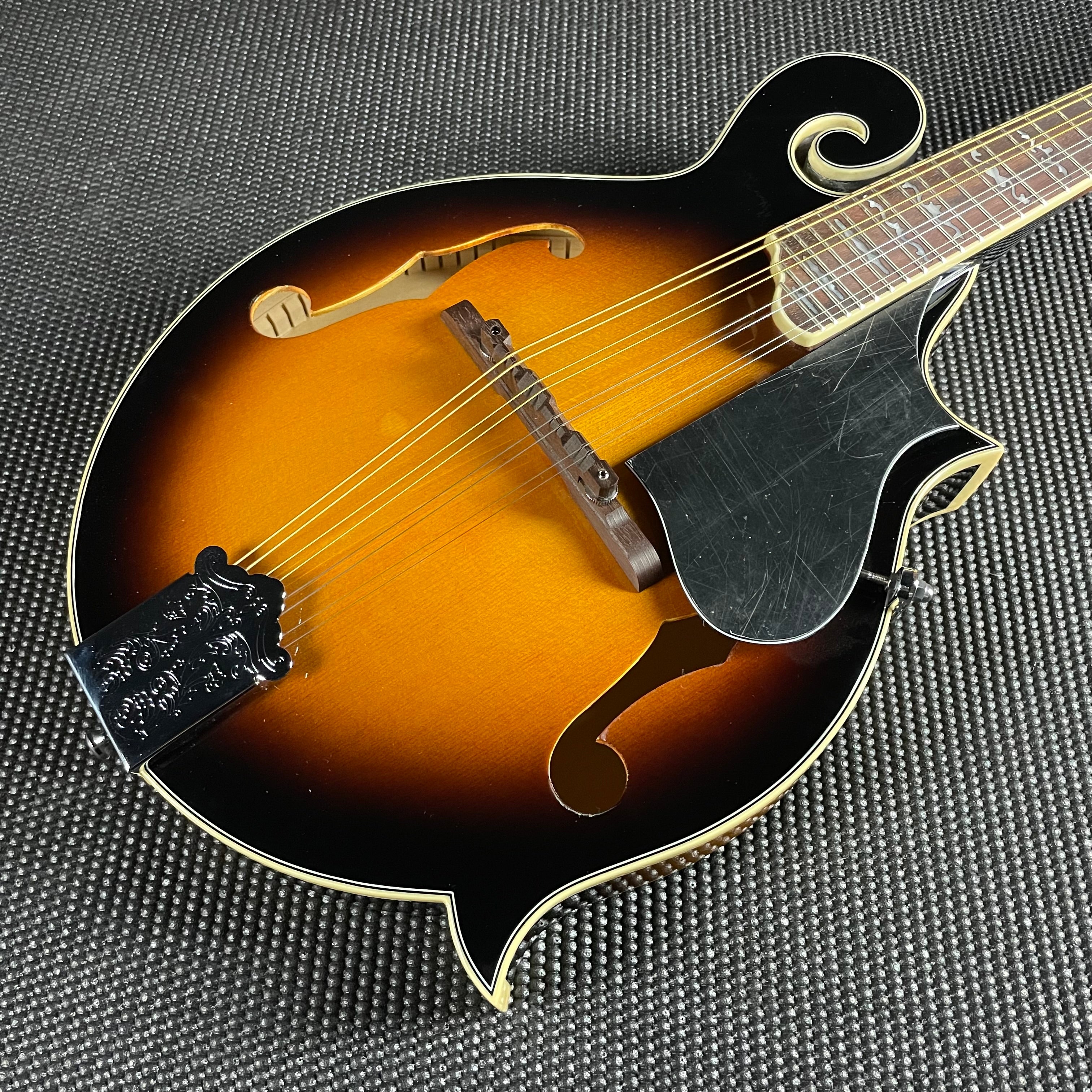 Gold Tone GM-35: F-Style Mandolin with Case - Metronome Music Inc.