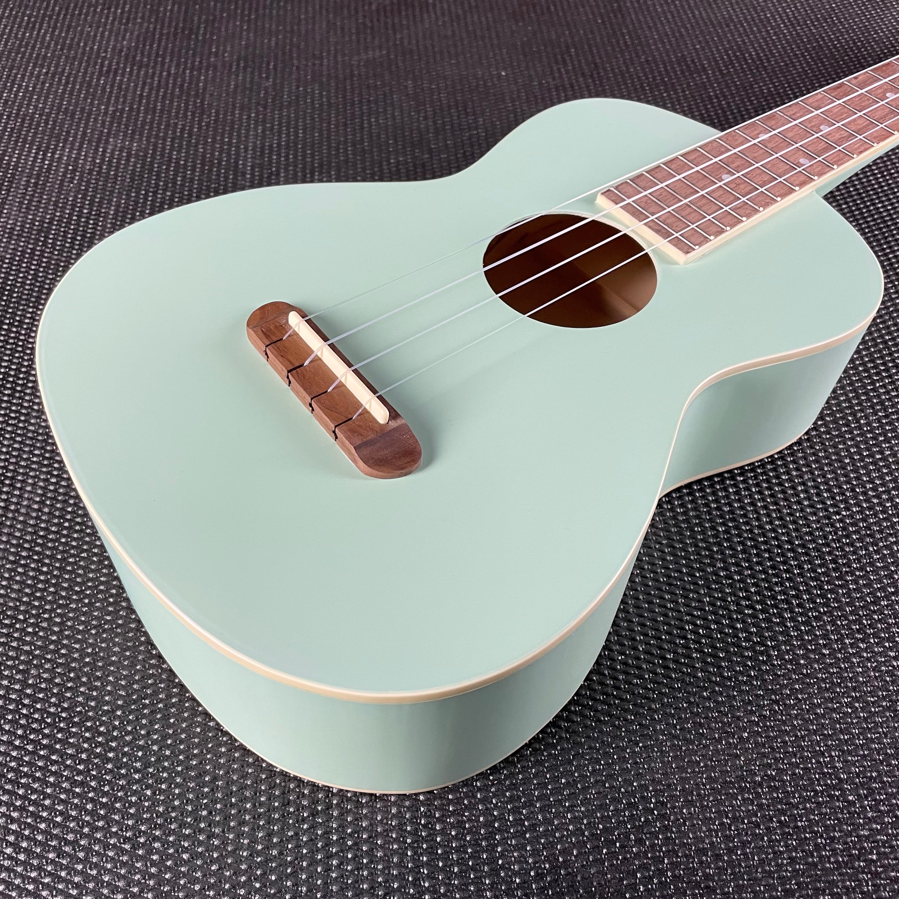 Fender Avalon Tenor Ukulele- Surf Green - Metronome Music Inc.