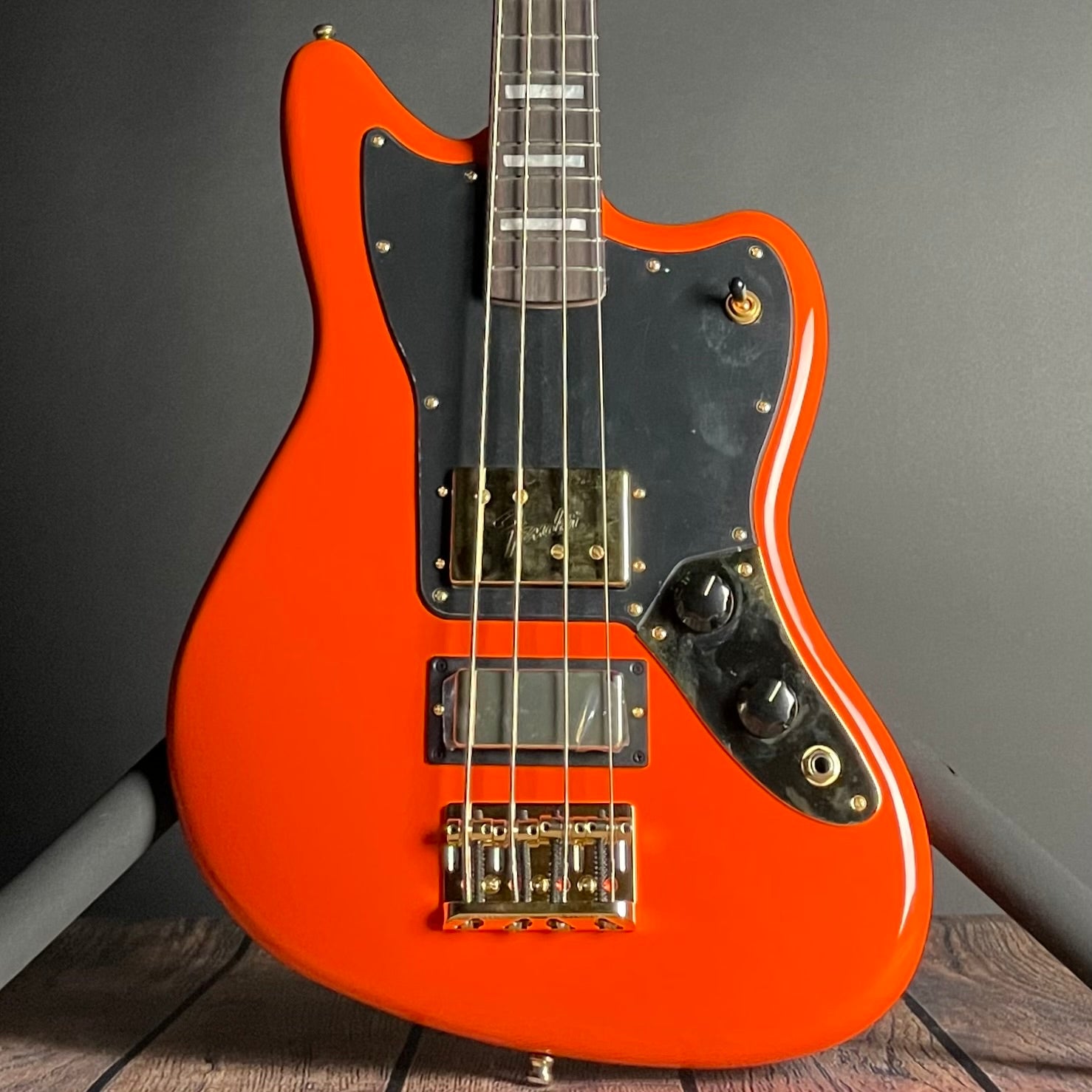 Fender Limited Edition Mike Kerr Jaguar Bass, Rosewood Fingerboard- Tiger's Blood Orange (MX23127654) - Metronome Music Inc.