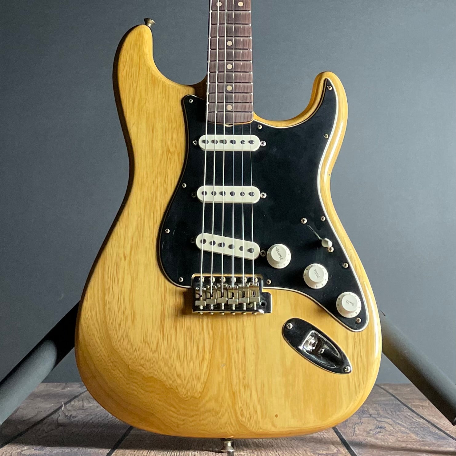 Fender Custom Shop Postmodern Stratocaster, Journeyman- Aged Natural (7lbs 7oz) - Metronome Music Inc.