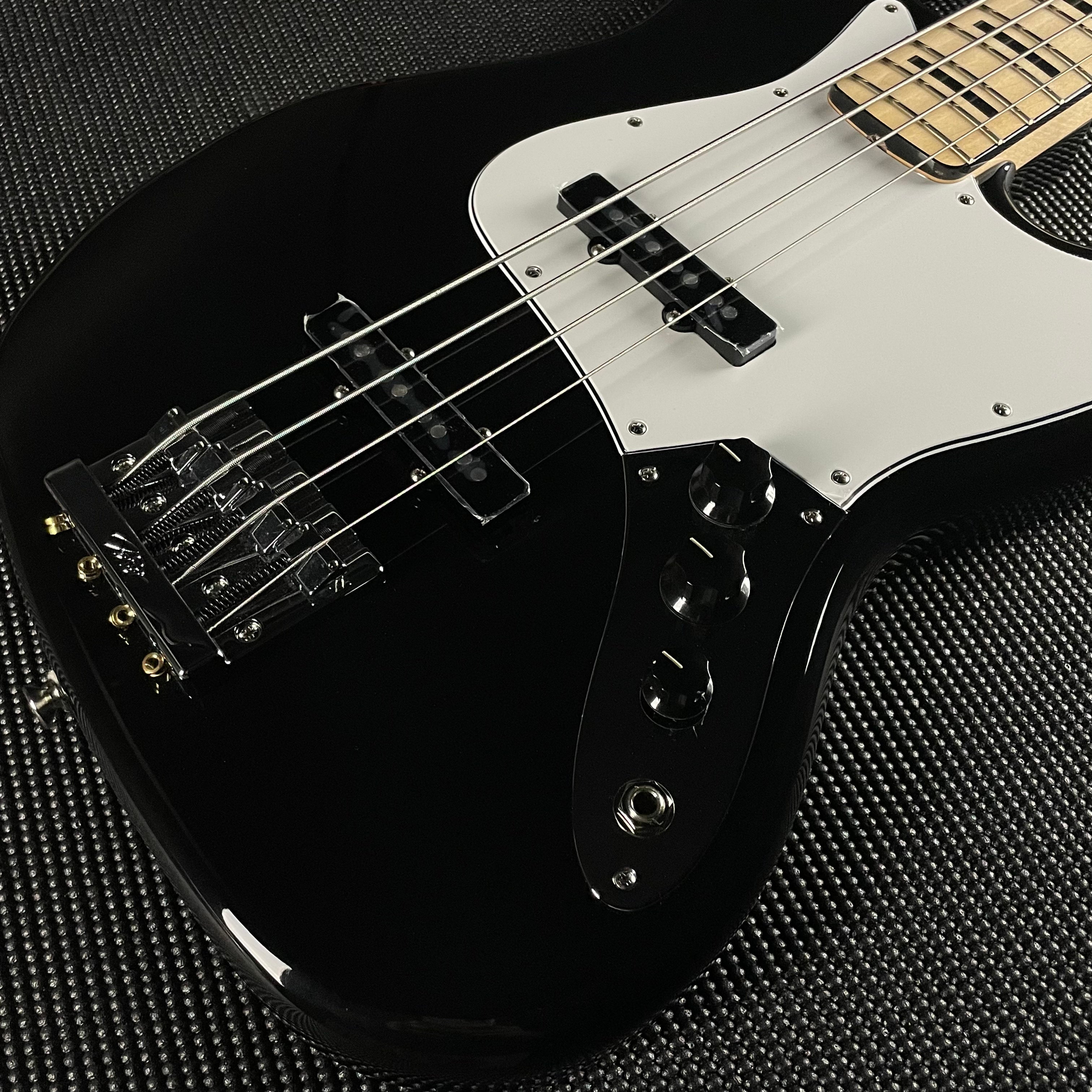 Fender Geddy Lee Jazz Bass, Maple Fingerboard- Black (MX23067479) - Metronome Music Inc.