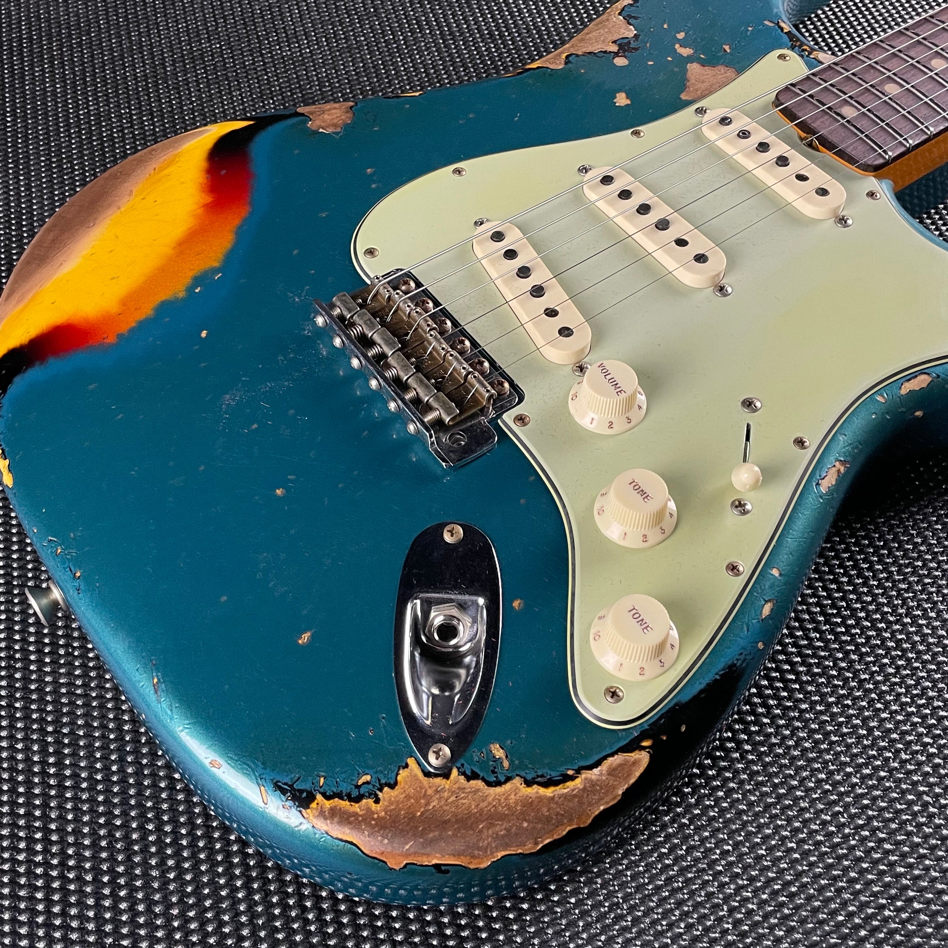 Fender Custom Shop 1961 Stratocaster, Heavy Relic- Aged Ocean Turquoise over 3-Tone Sunburst (7lbs 4oz) - Metronome Music Inc.