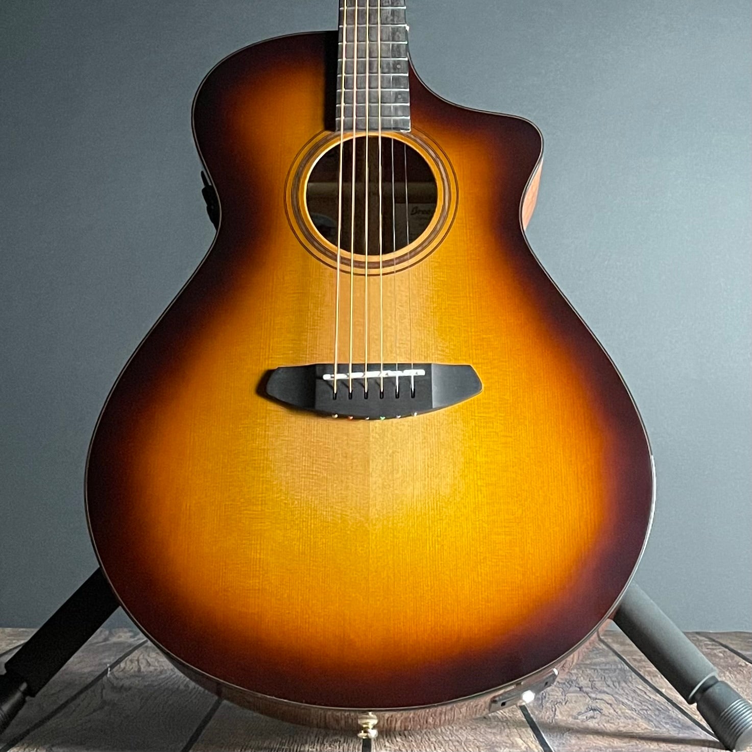 Breedlove Solo Pro Series Concert Edgeburst CE, Red Cedar-African Mahogany - Metronome Music Inc.