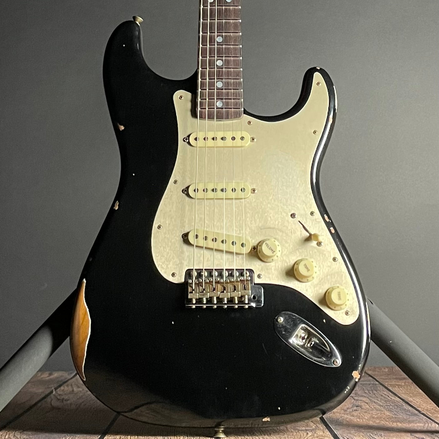 Fender Custom Shop LTD Roasted "Big Head" Stratocaster, Relic- Aged Black (7lbs 12oz) - Metronome Music Inc.