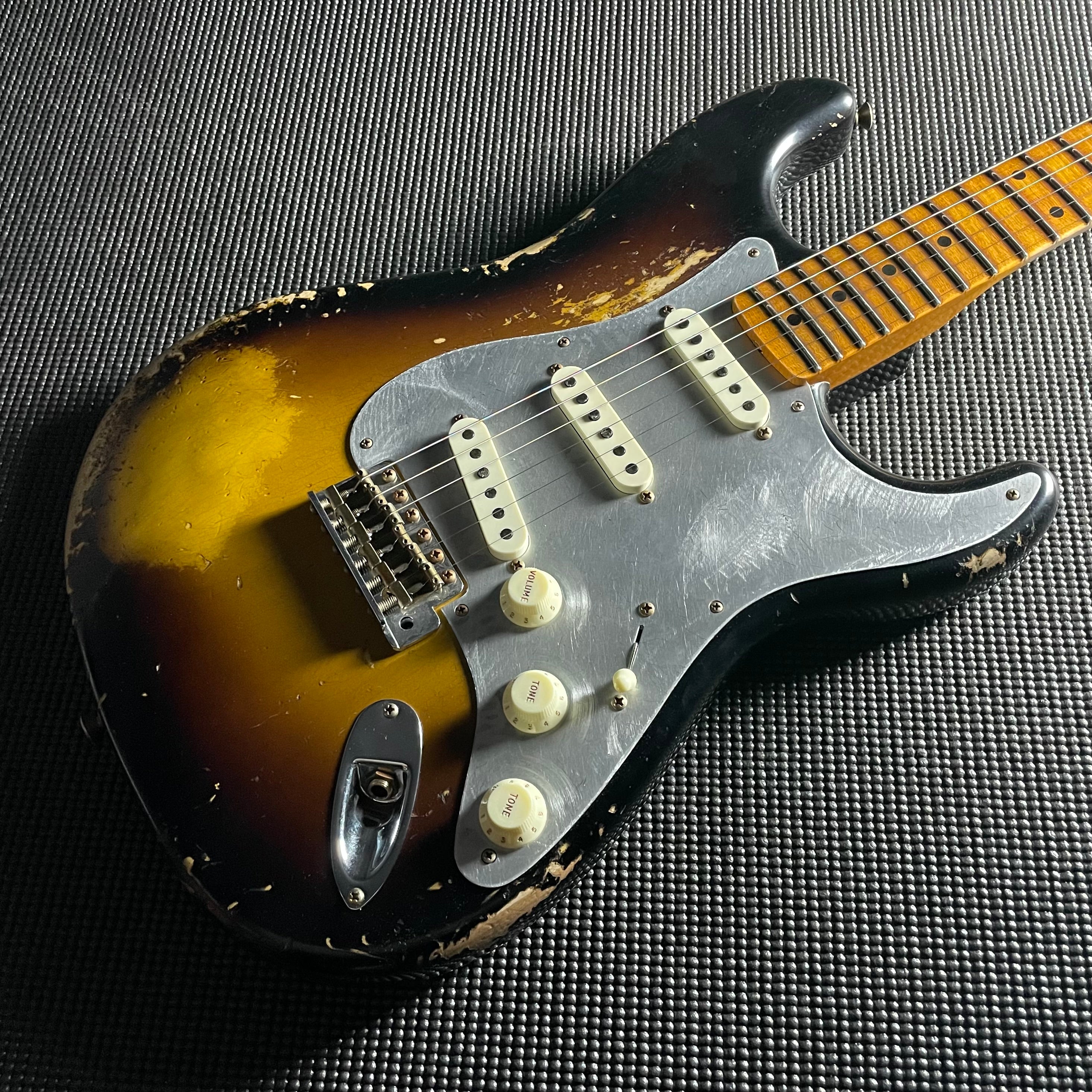 Fender Custom Shop LTD "El-Diablo" Stratocaster, Heavy Relic- Wide-Fade, 2-Color Sunburst (7lbs 13oz) - Metronome Music Inc.