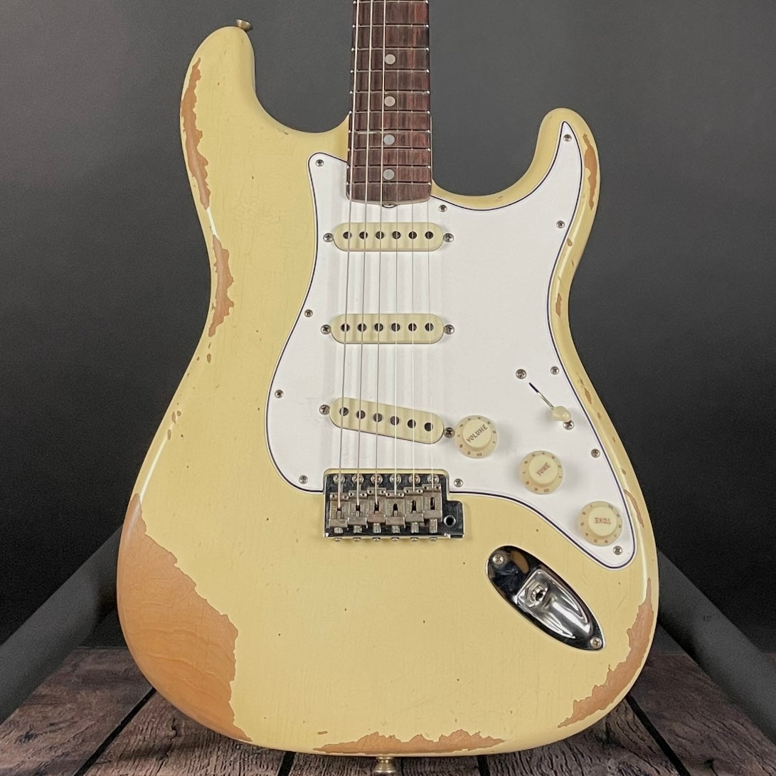 Fender Custom Shop 1967 Stratocaster, Heavy Relic- Aged Vintage White (8lbs 1oz) - Metronome Music Inc.