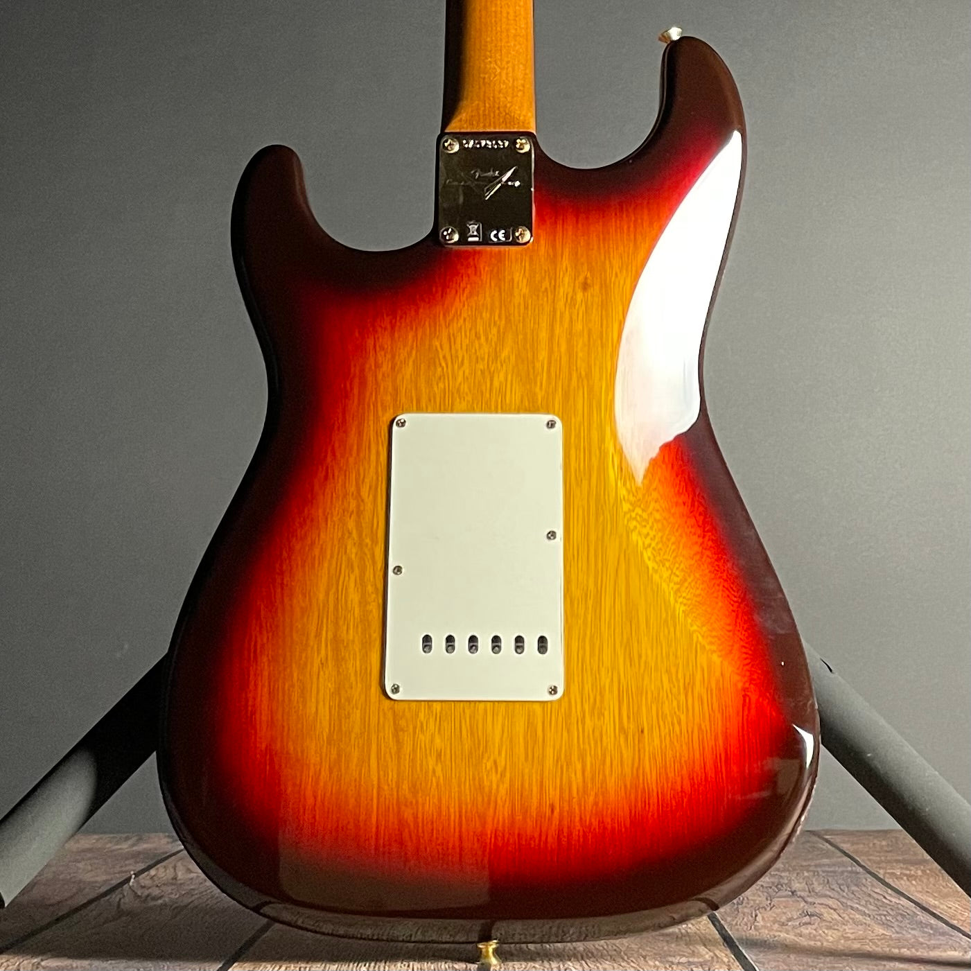 Fender Artisan Korina Stratocaster, Rosewood- Chocolate 3-Color Sunburst (7lbs 12oz) - Metronome Music Inc.