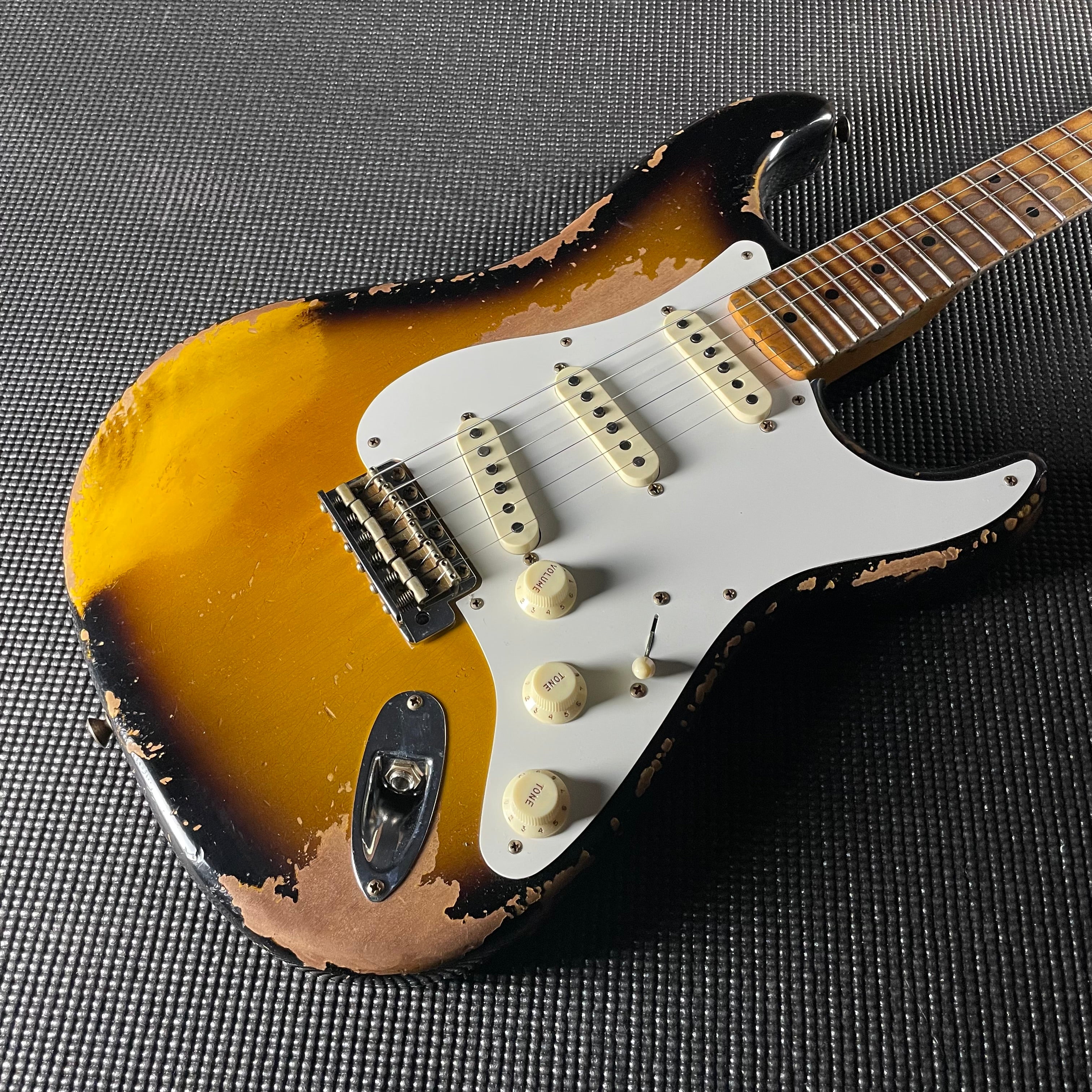 Fender Custom Shop LTD 1956 Stratocaster, Super Heavy Relic- Super Faded Aged 2-Tone Sunburst (7lbs 10oz) - Metronome Music Inc.