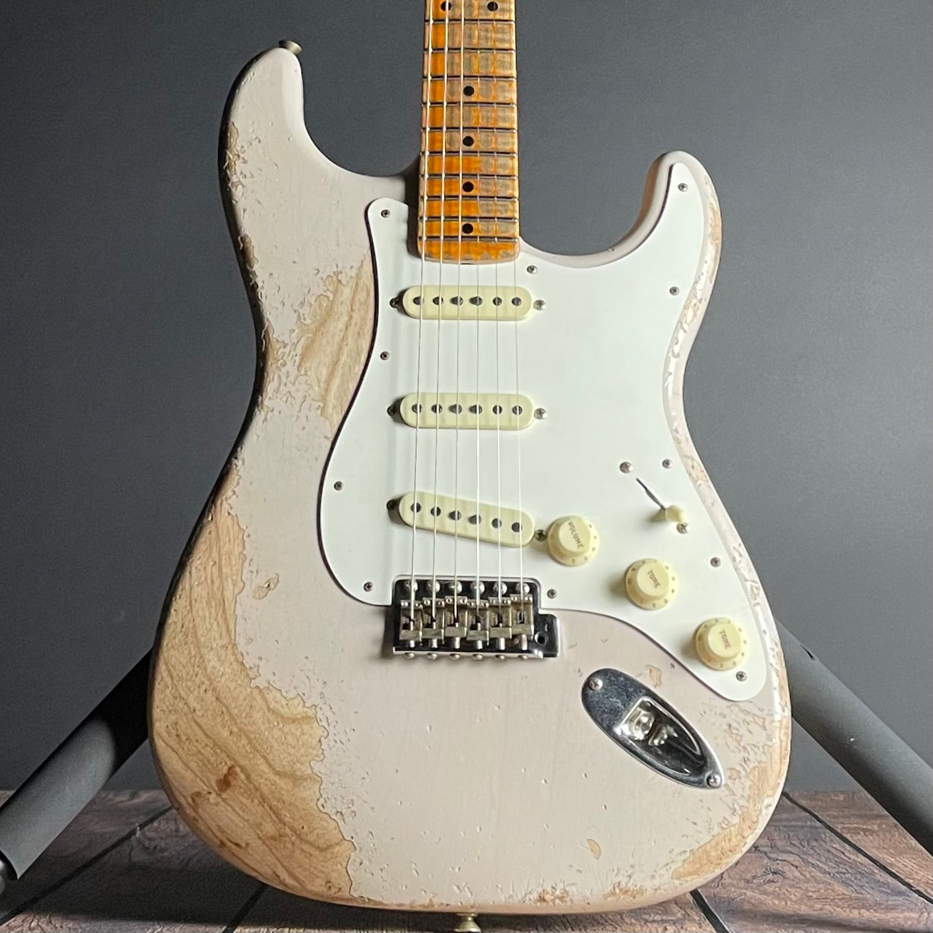 Fender Custom Shop LTD Red Hot Stratocaster, Super Heavy Relic- Aged Dirty White Blonde (7lbs 7oz) - Metronome Music Inc.