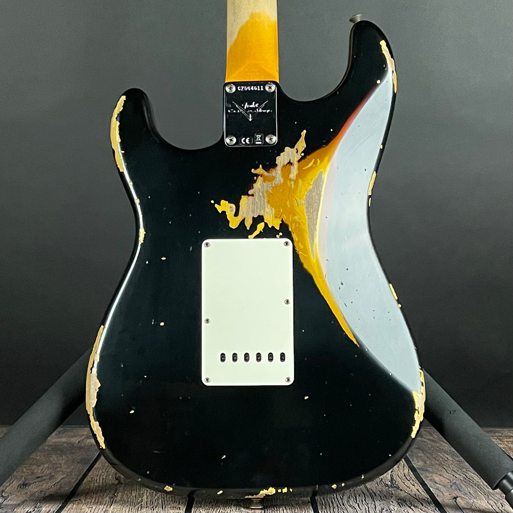 Fender Custom Shop 1960 Stratocaster, Heavy Relic- Aged Black over 3-Color Sunburst (7lbs 8oz) - Metronome Music Inc.