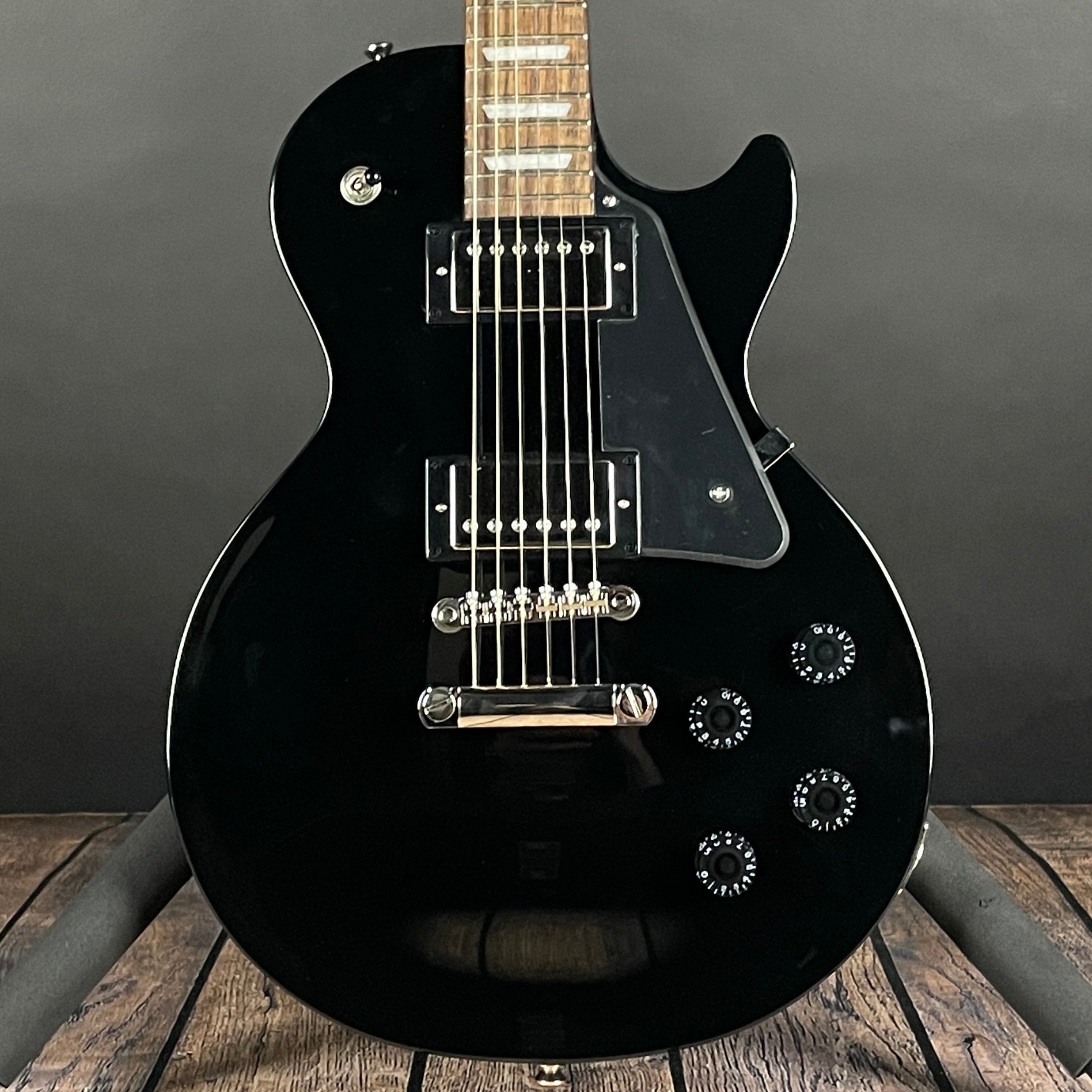 Epiphone Les Paul Studio- Ebony - Metronome Music Inc.