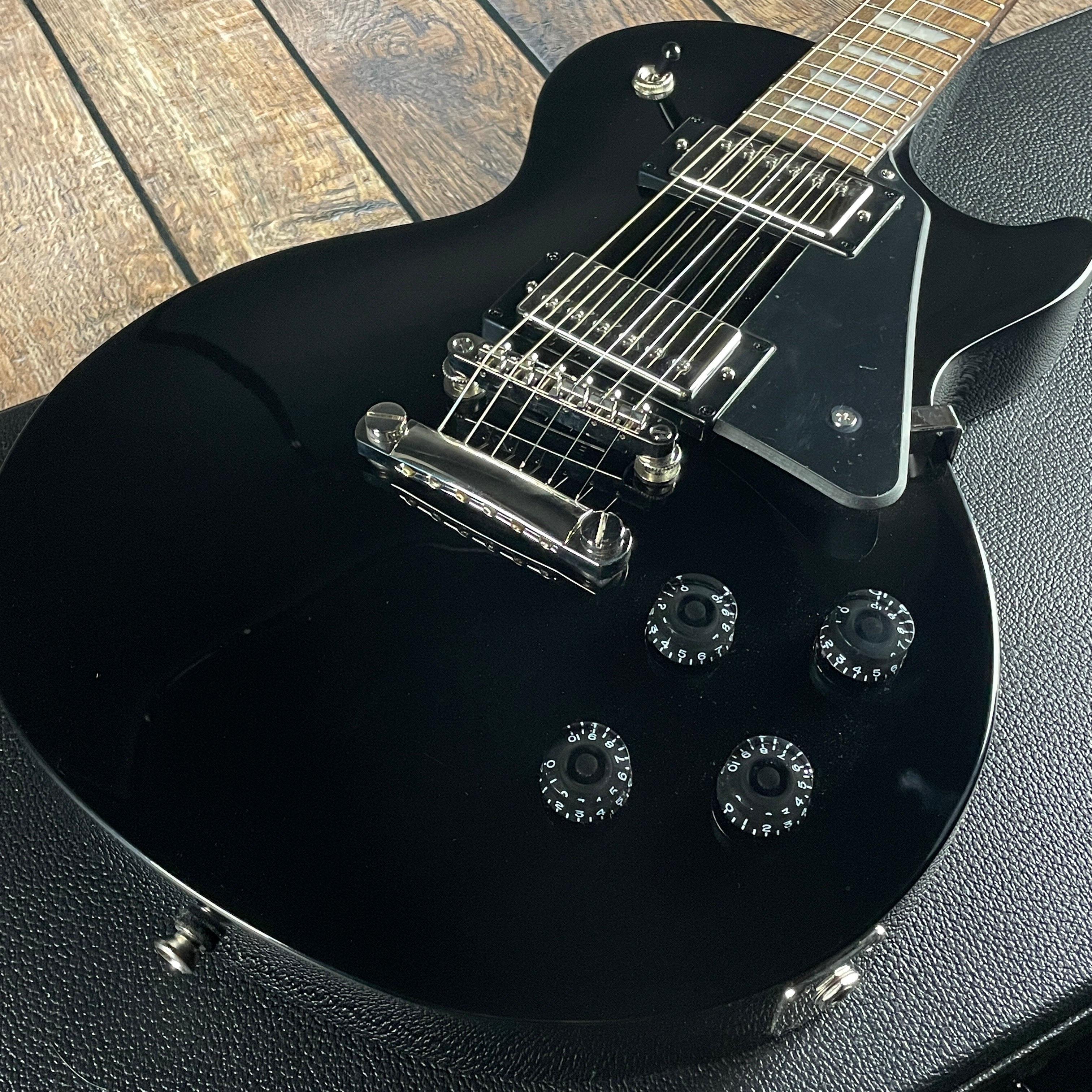 Epiphone Les Paul Studio- Ebony - Metronome Music Inc.